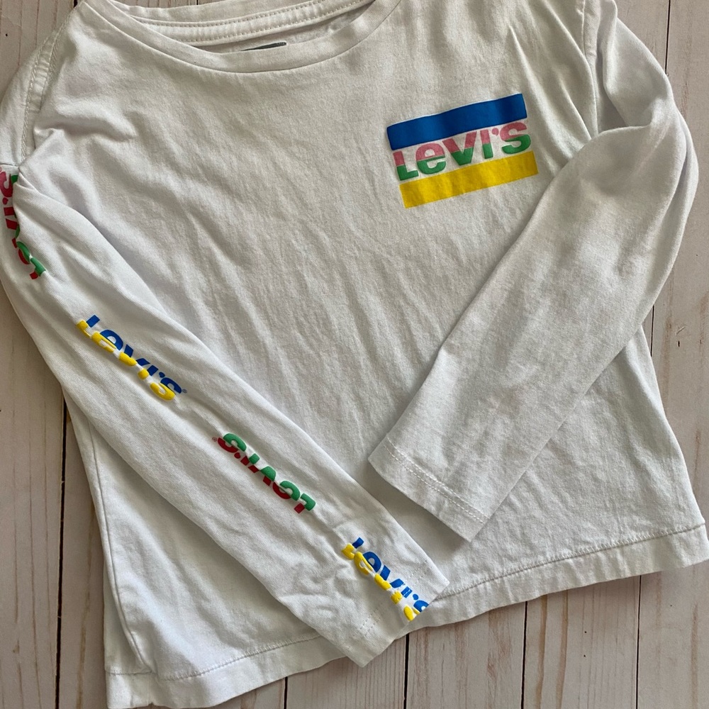 Levi’s Colorful Top💕